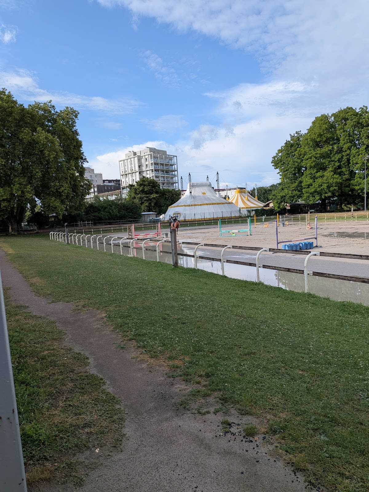 Photo 1 de Centre équestre des Deux Rives