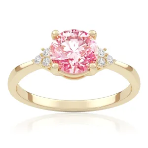 Pierścionek zaręczynowy z żółtego złota z różowym diamentem laboratoryjnym i diamentami laboratoryjnymi Dreamy 1,05