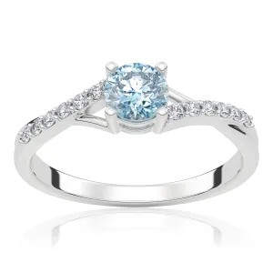 Pierścionek zaręczynowy z białego złota z niebieskim diamentem laboratoryjnym i diamentami laboratoryjnymi Ivy 0,50 ct