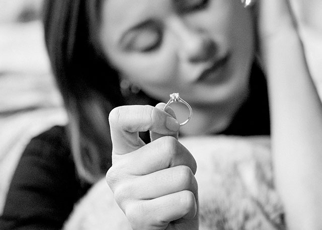 Na co zwrócić uwagę podczas kupowania pierścionka zaręczynowego?