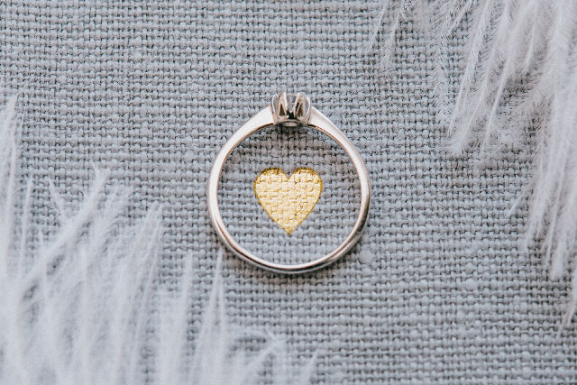 Rodowanie biżuterii - na czym polega?