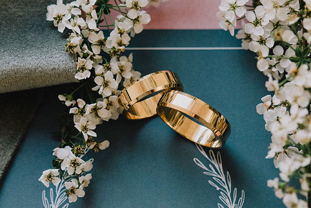 Co wygrawerować na obrączkach?