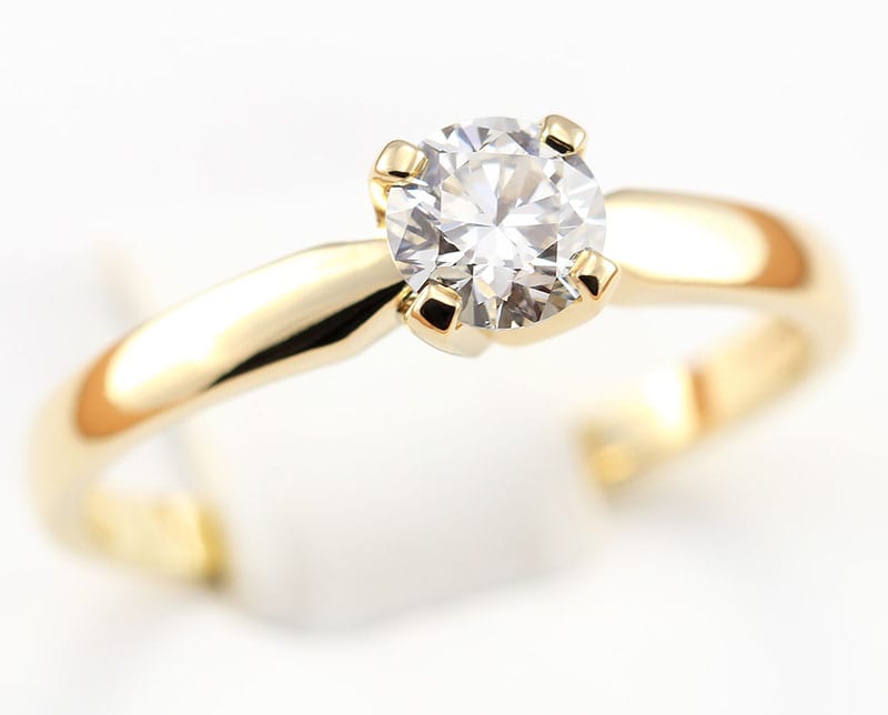 5 rad - jak wybrać odpowiedni pierścionek zaręczynowy?