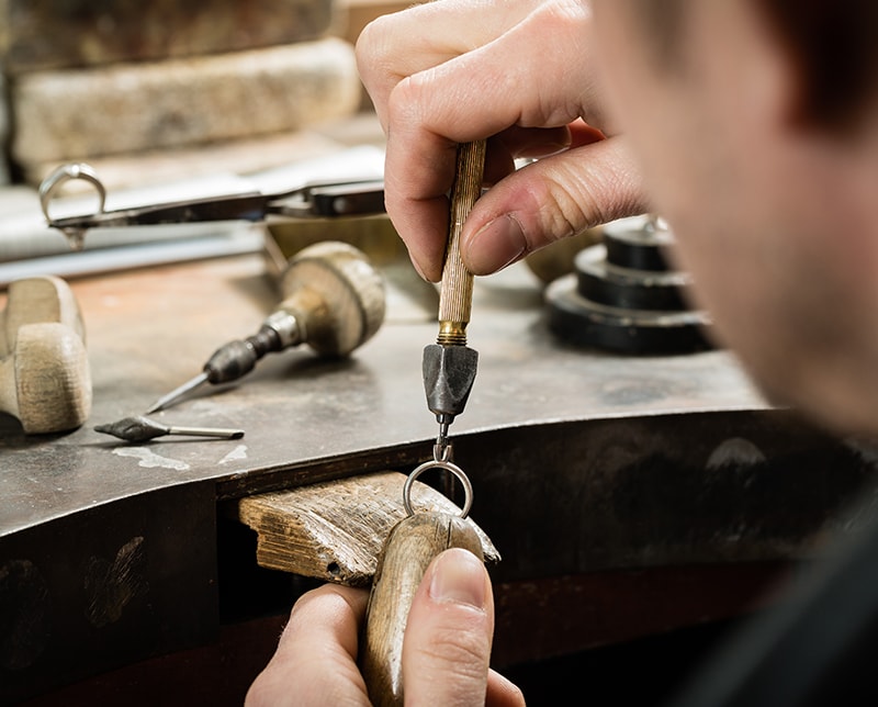 Korekta rozmiaru pierścionka zaręczynowego