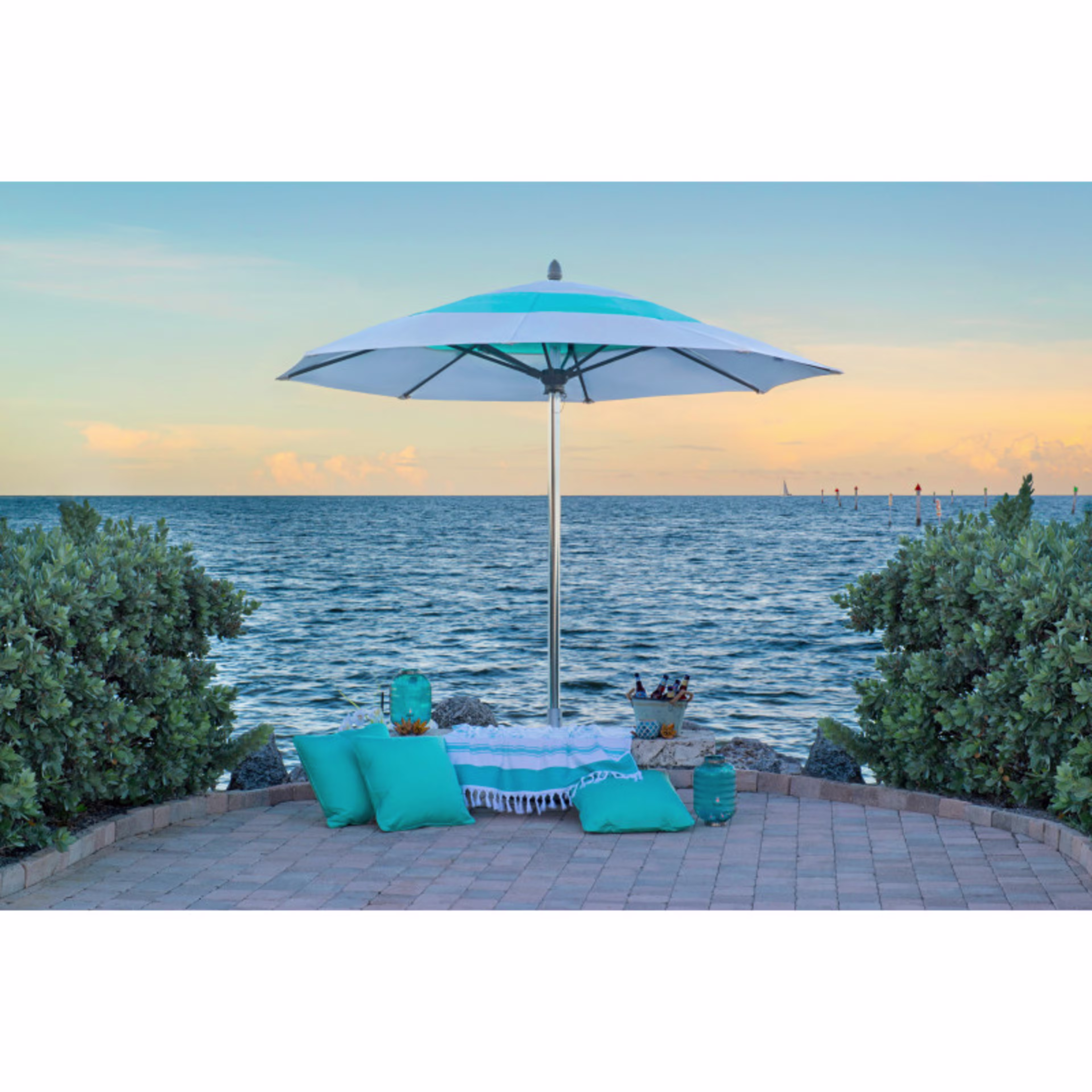 FiberBuilt Oceana 11' Octagonal Aluminum Commercial Market Patio Umbrella