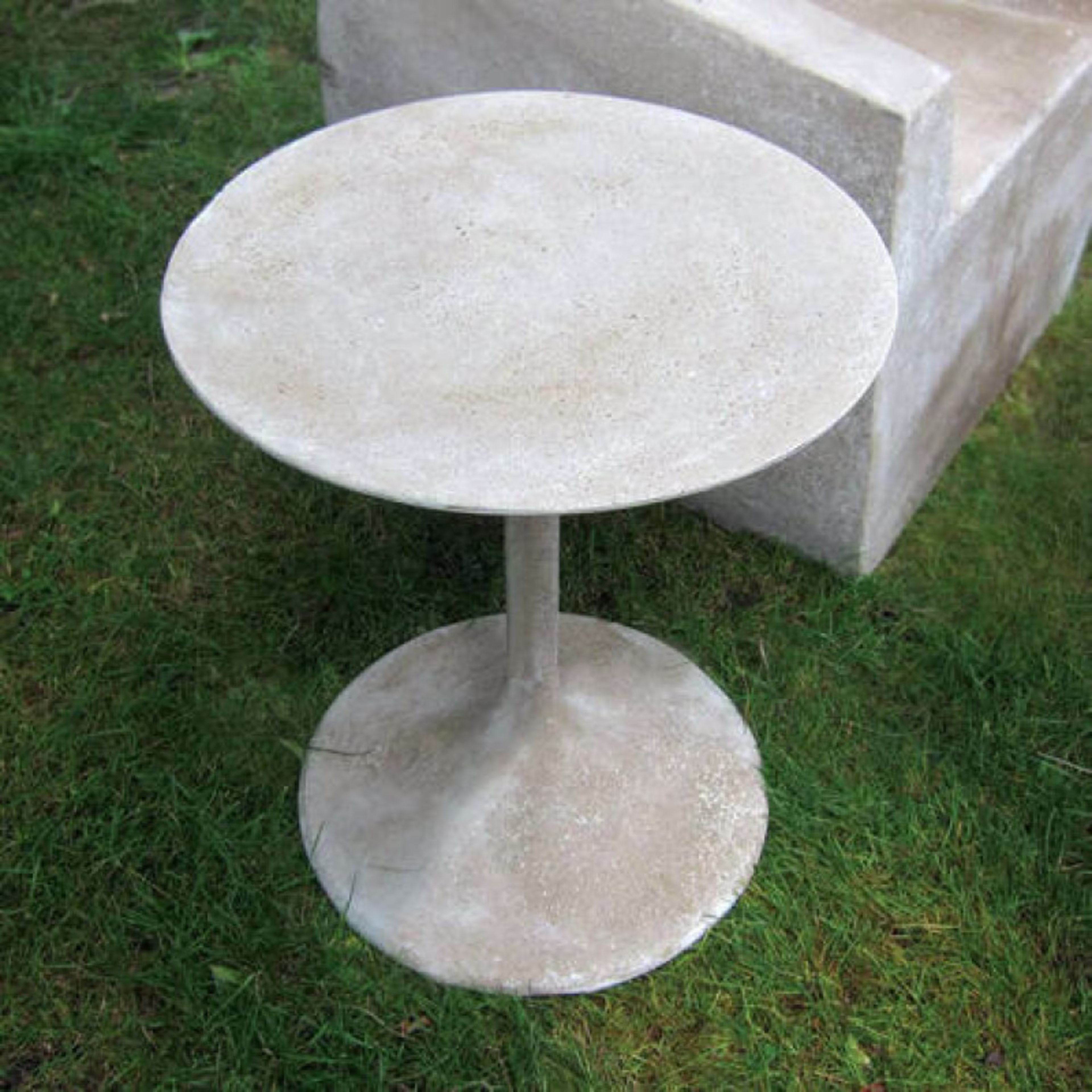 Zachary A. Design Spindle 24" Round Occasional Table