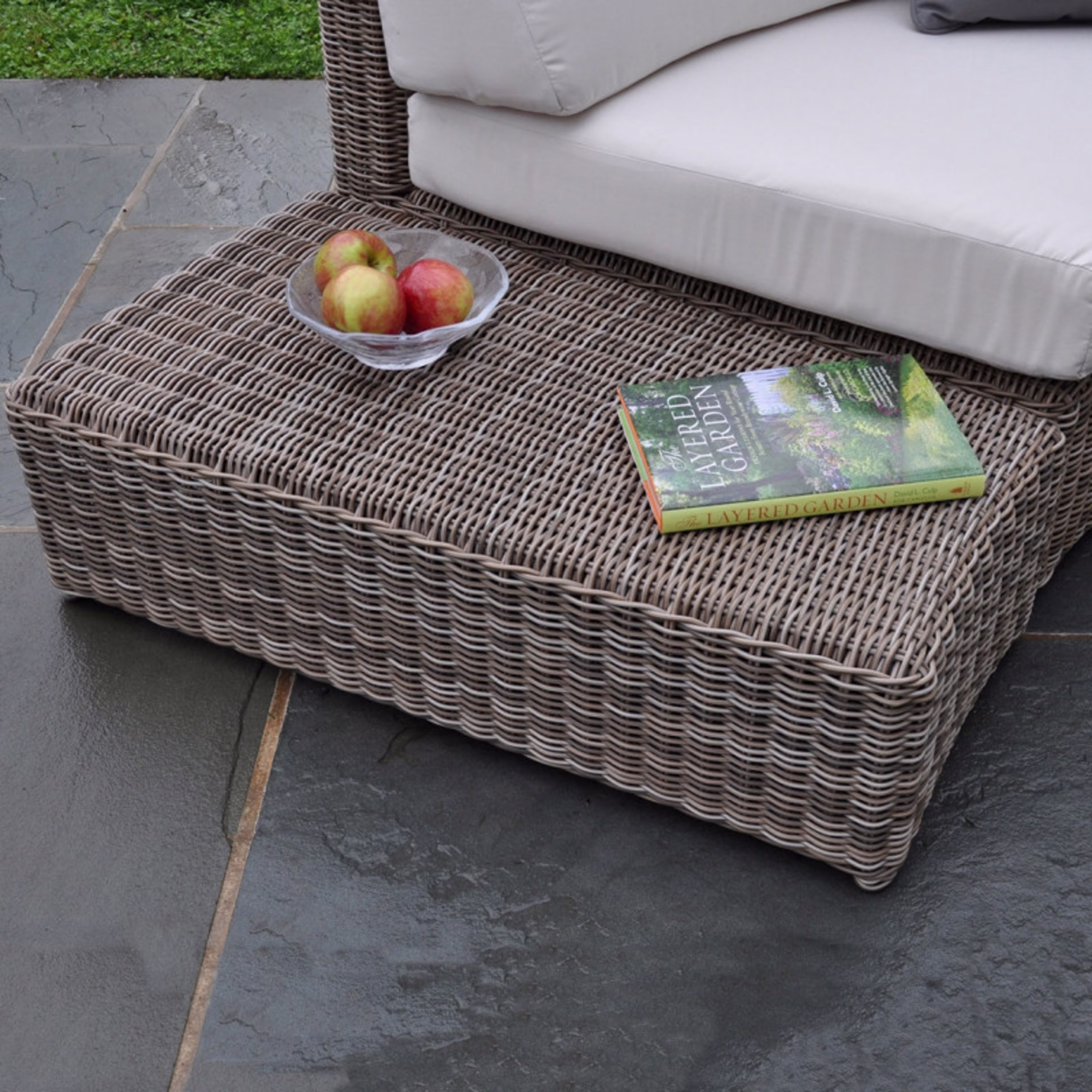 Kingsley Bate Sag Harbor 21.5" Woven Curved Wedge Table