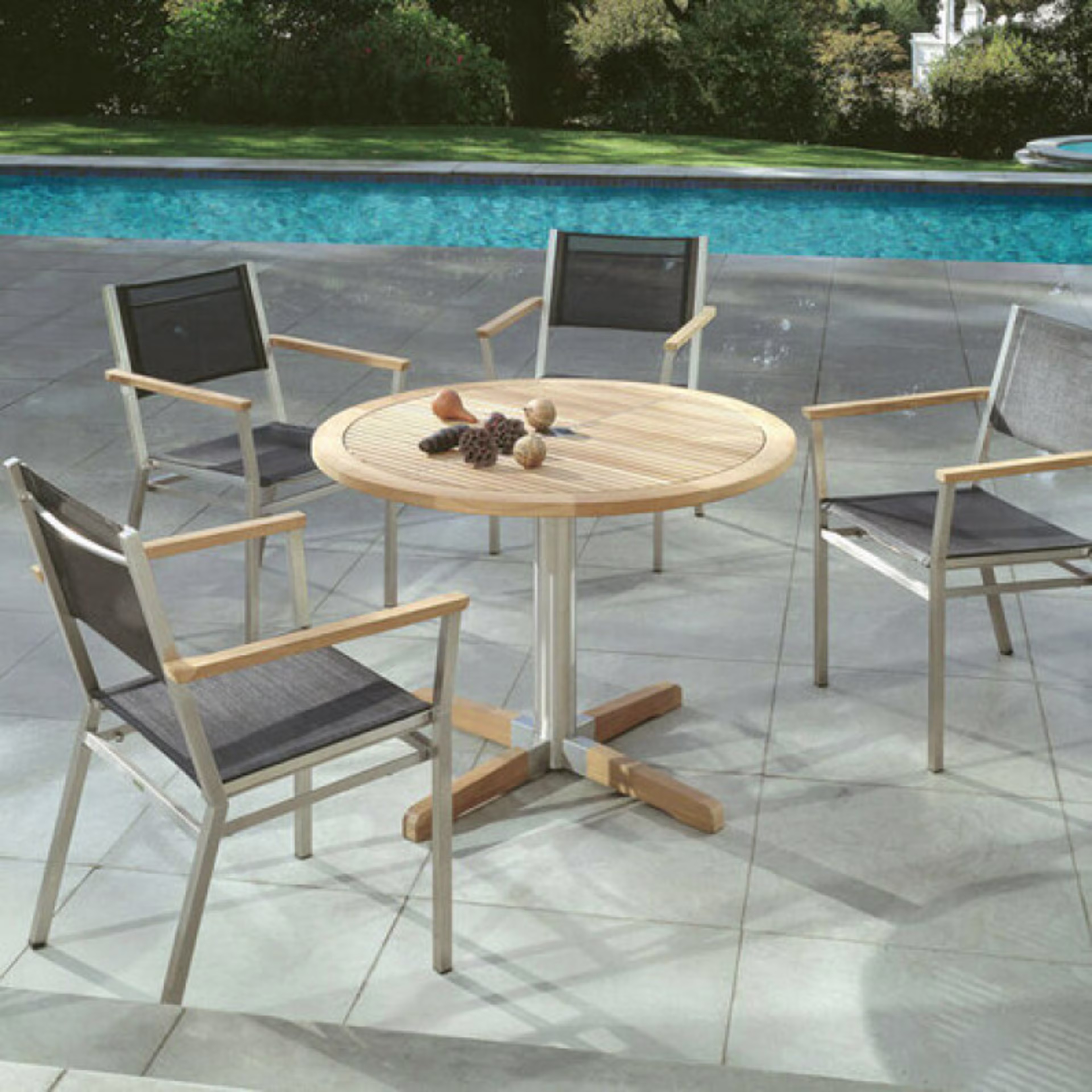 Barlow Tyrie Equinox 40" Stainless Steel Round Dining Table