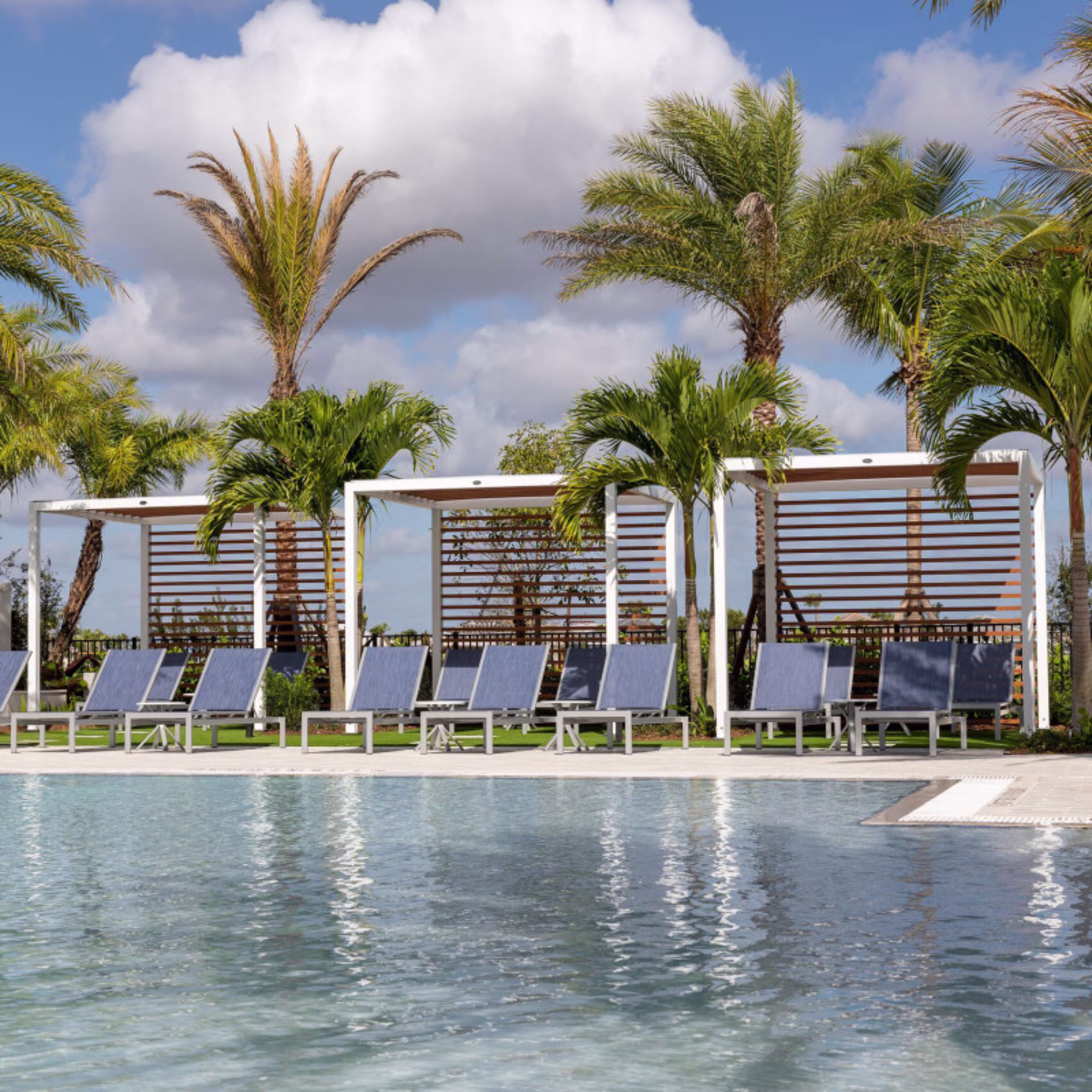 Tuuci Ocean Master M1 Solanox Aluminum Square Cabana