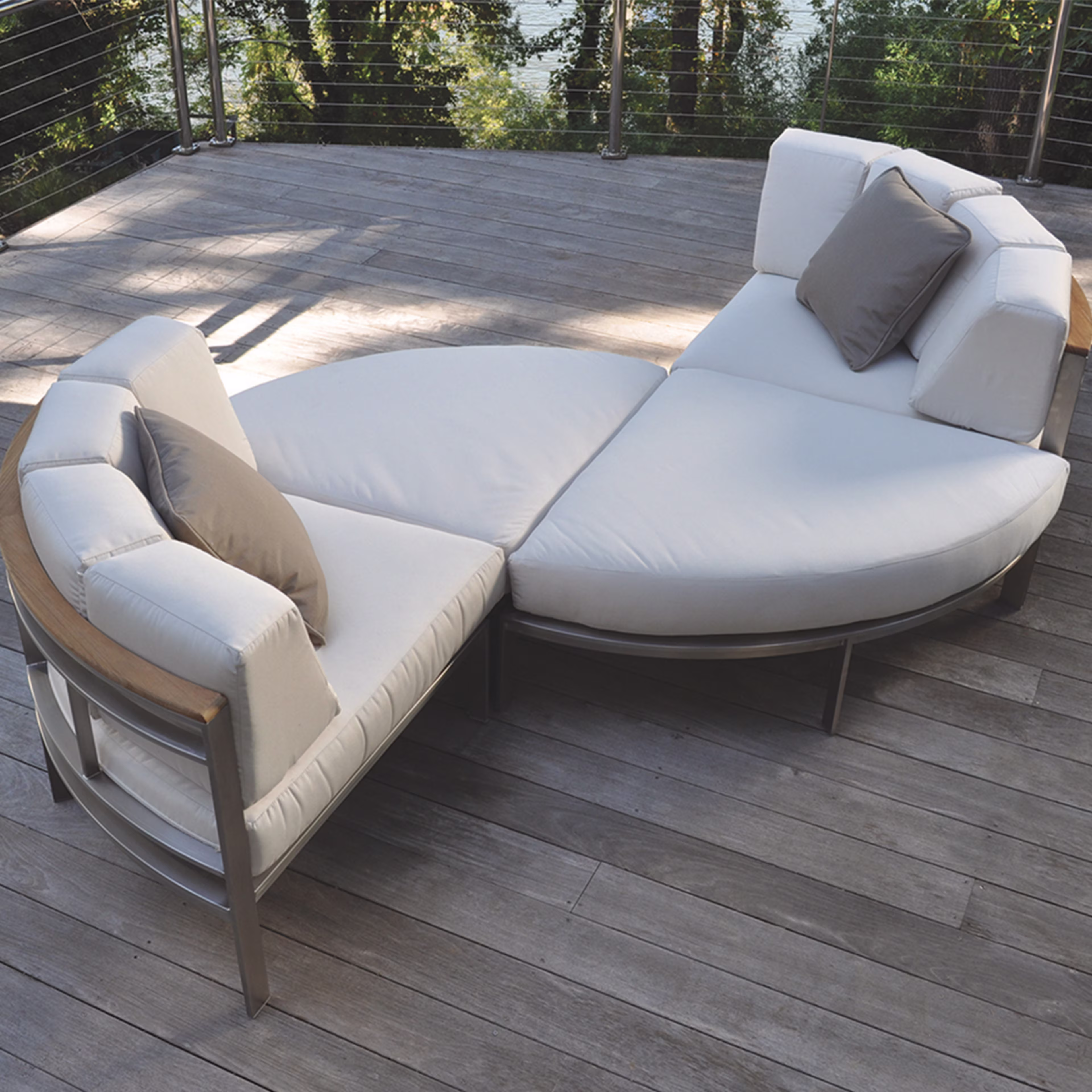 Kingsley Bate Tivoli 4-Piece Curved Outdoor Sectional Set
