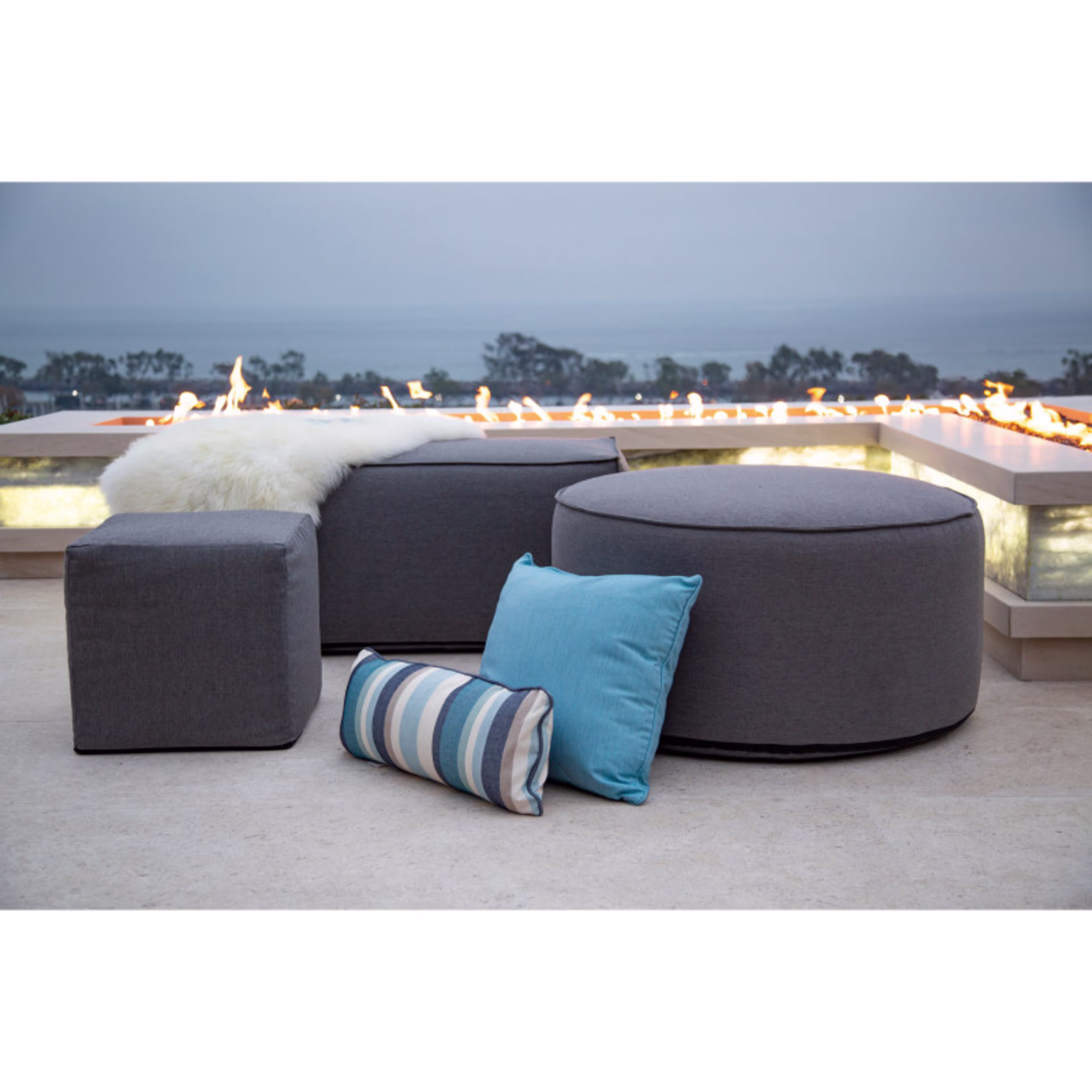 Sunset West Bazaar 36" Round Upholstered Coffee Table/Ottoman
