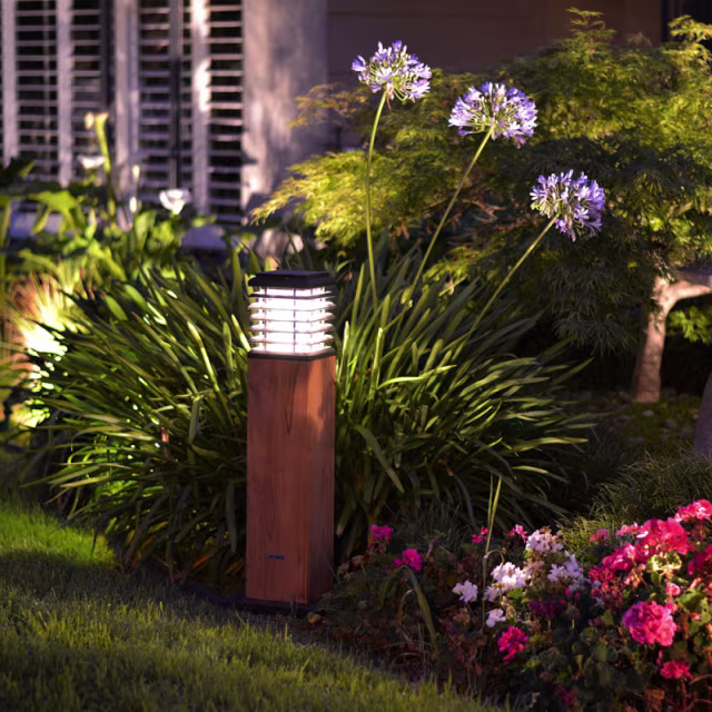 Les Jardins Tekura Solar LED Teak Pathway Light
