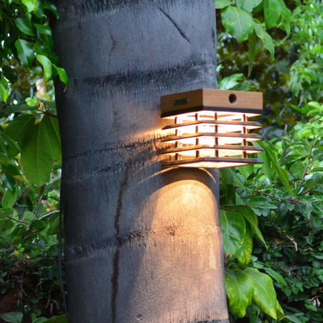 Les Jardins Tekura Solar LED Sconce