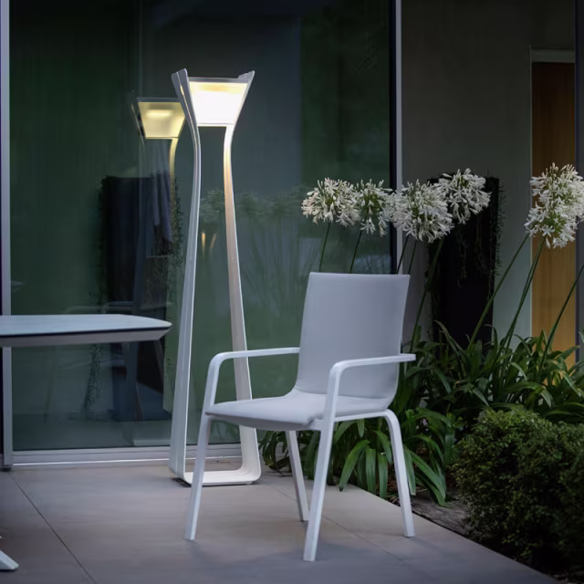 Les Jardins Bloom Solar LED Floor Lamp