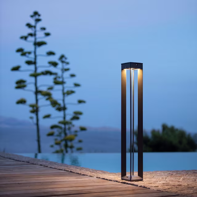 Les Jardins Faro 35" Solar LED Pathway Light