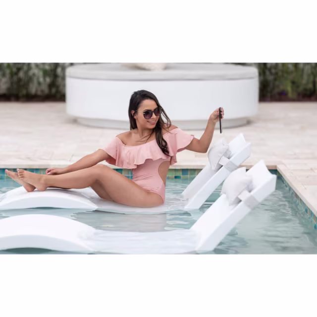 LEDGE Outdoor Escape In-Pool Chaise Lounger Set
