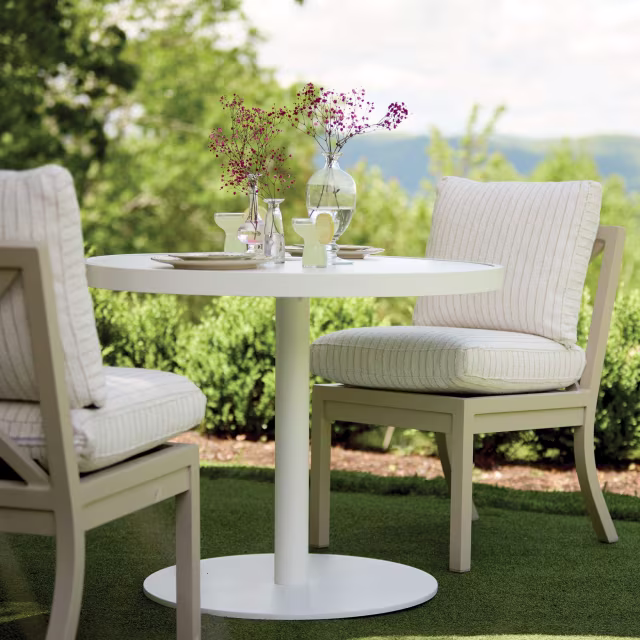 Lane Venture Bailey 36" Aluminum Round Pedestal Dining Table