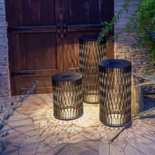 Les Jardins Dala 20" Aluminum Solar LED Lantern