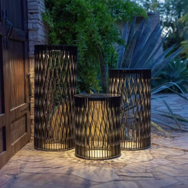Les Jardins Dala 27" Aluminum Solar LED Lantern