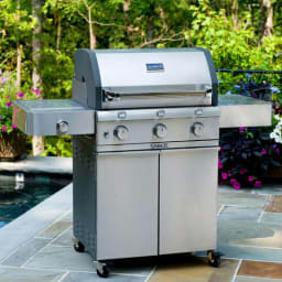 SABER Cast Stainless 500 3-Burner Propane Gas Grill