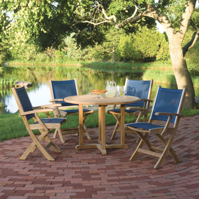 Kingsley Bate Essex/St. Tropez 5-Piece Round Patio Dining Set with Folding Armchairs