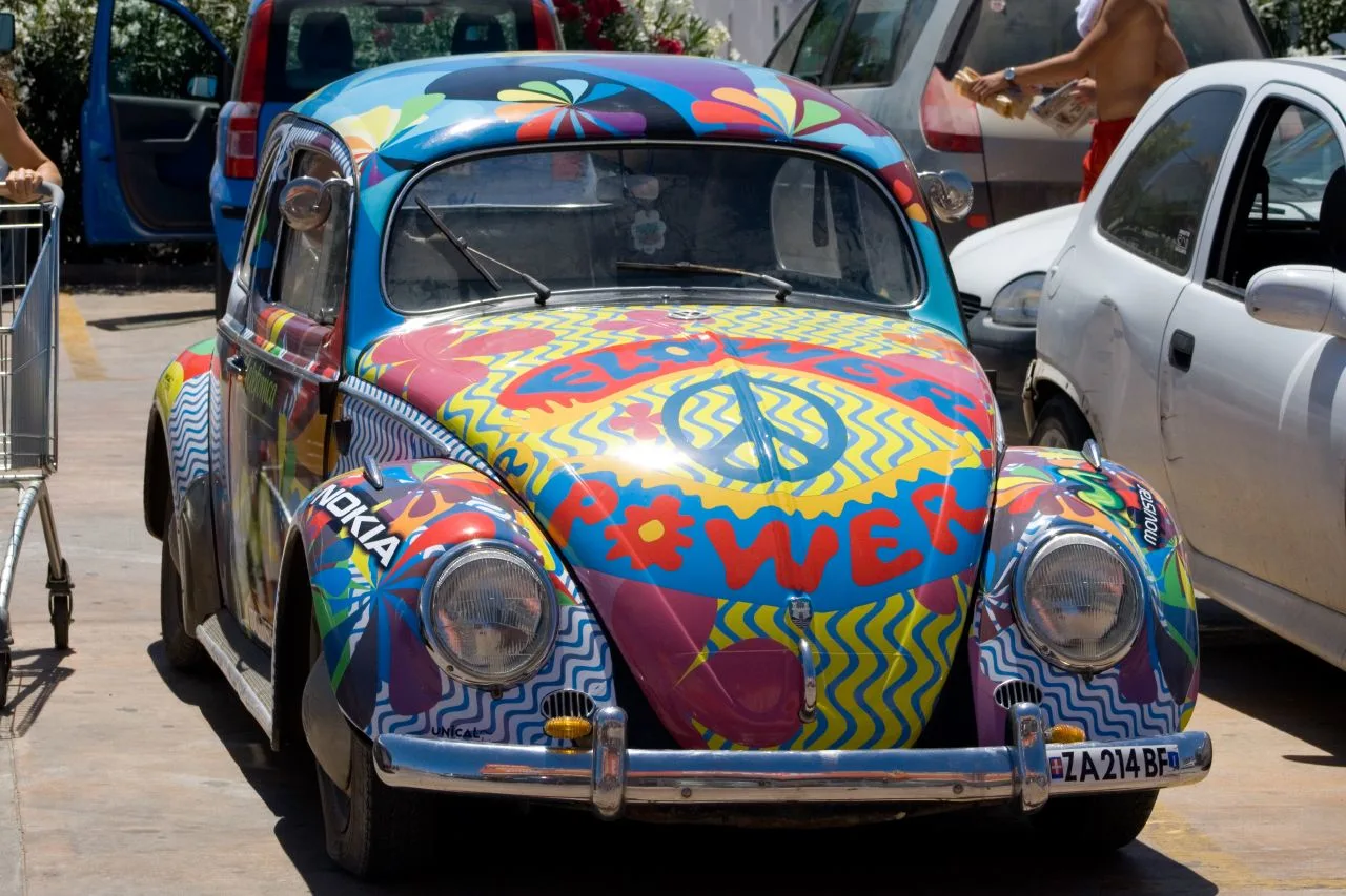 Matala-Festival-Hippies-car