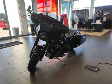 STREET GLIDE 117 1.9 ST VIVID BLACK MY22