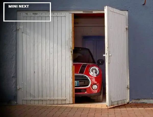 Banner Autotorino MINI rossa in garage