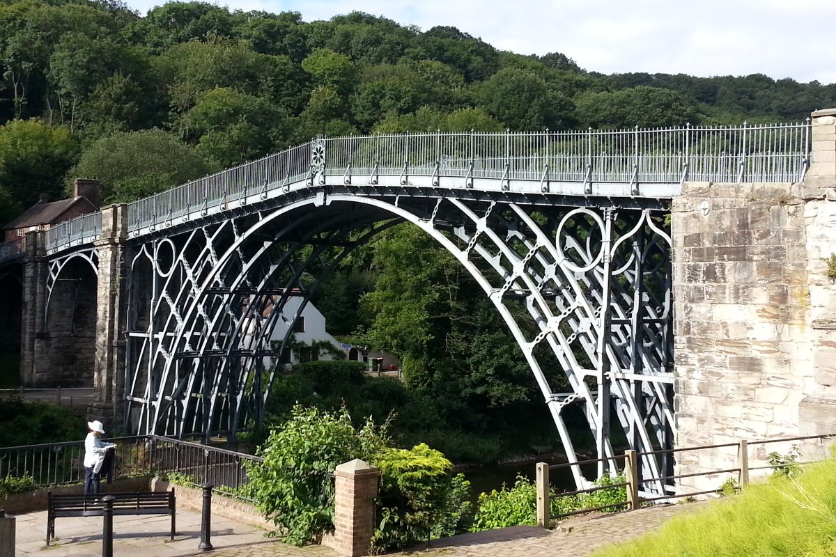 Picnic at the bridge
