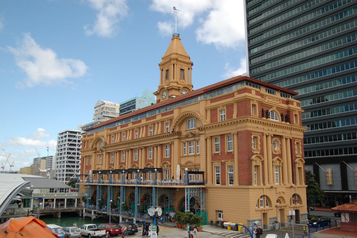 See the CBD through its historic buildings