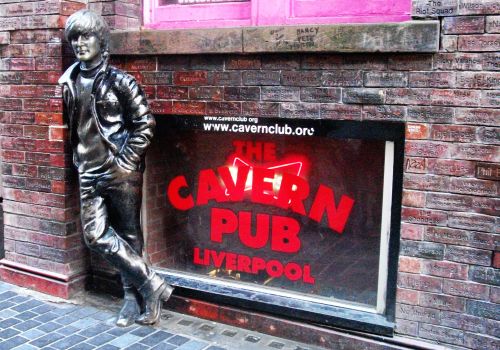 John Lennon statue & The Wall of Fame