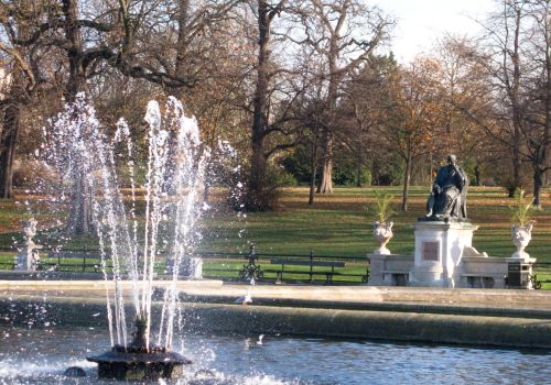 Statue of Edward Jenner