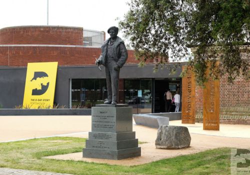 'Monty' statue