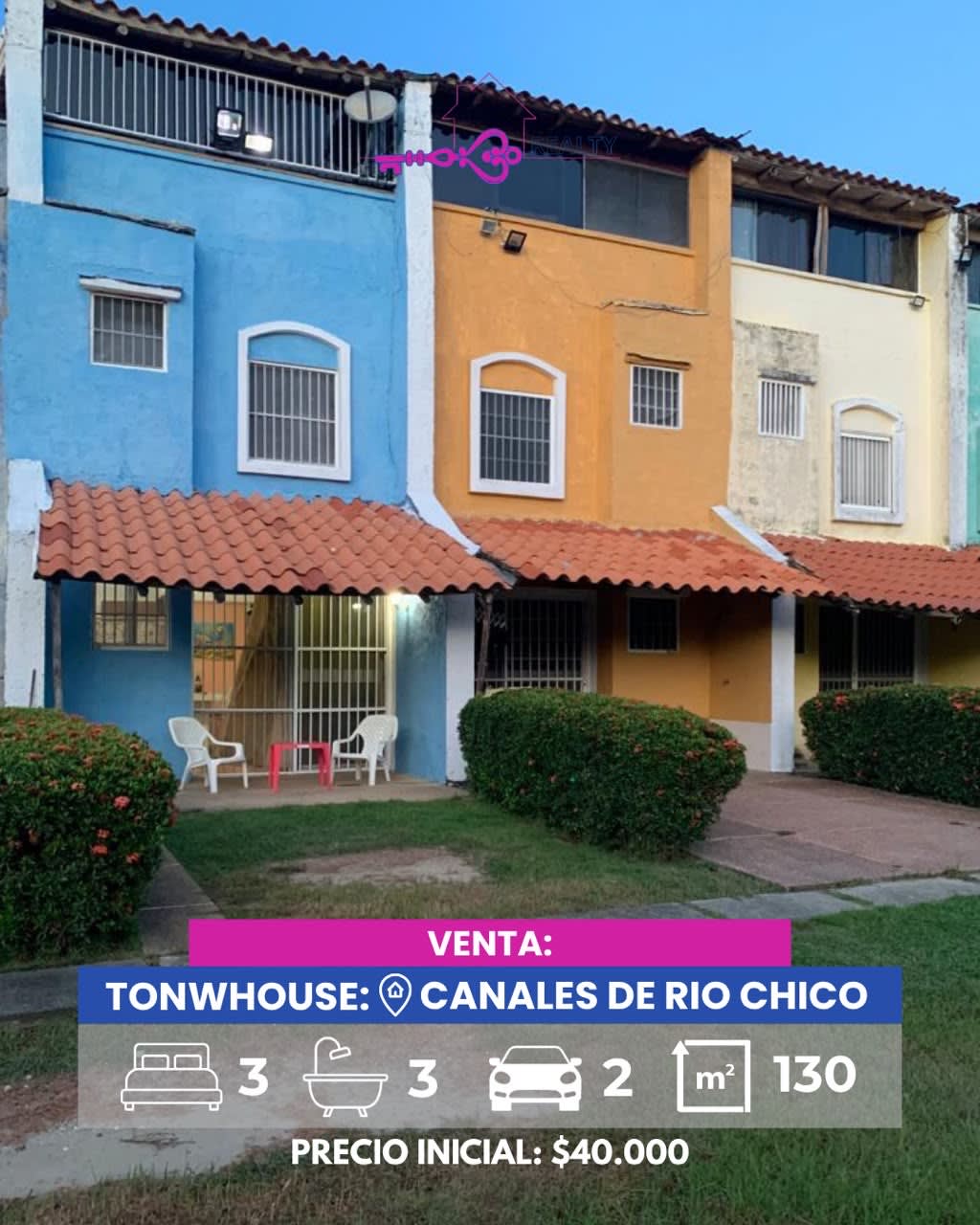 Espectacular Town House en los canales de Rio Chico