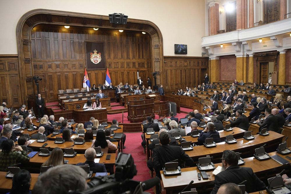 Poslanici u plenarnoj sali Narodne skupštine Republike Srbije tokom zasedanja