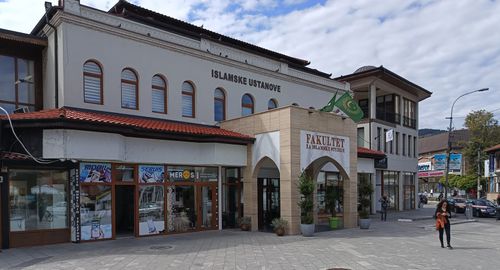 Bosniaks Between Functionality and Moral Education