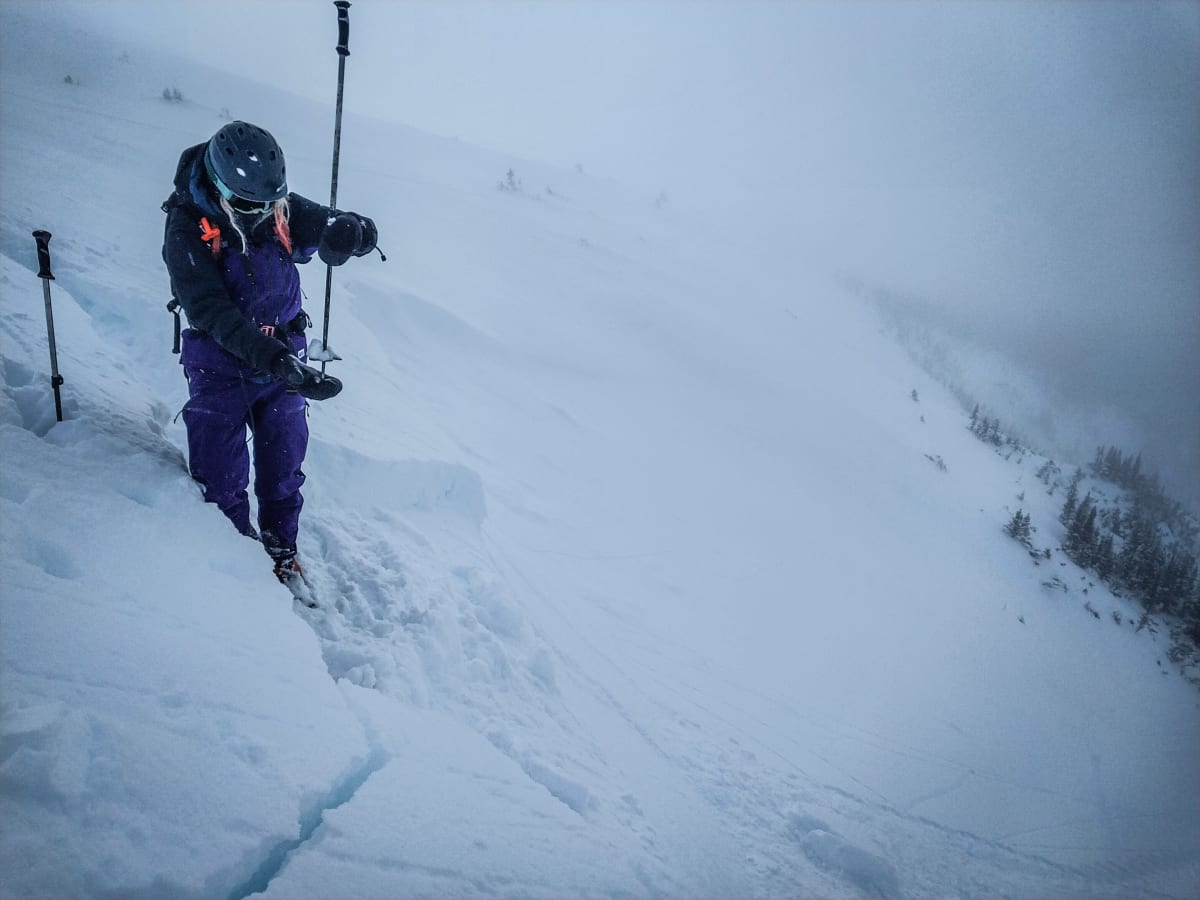 More shooting cracks on the same roll, approximately 35 cm deep.