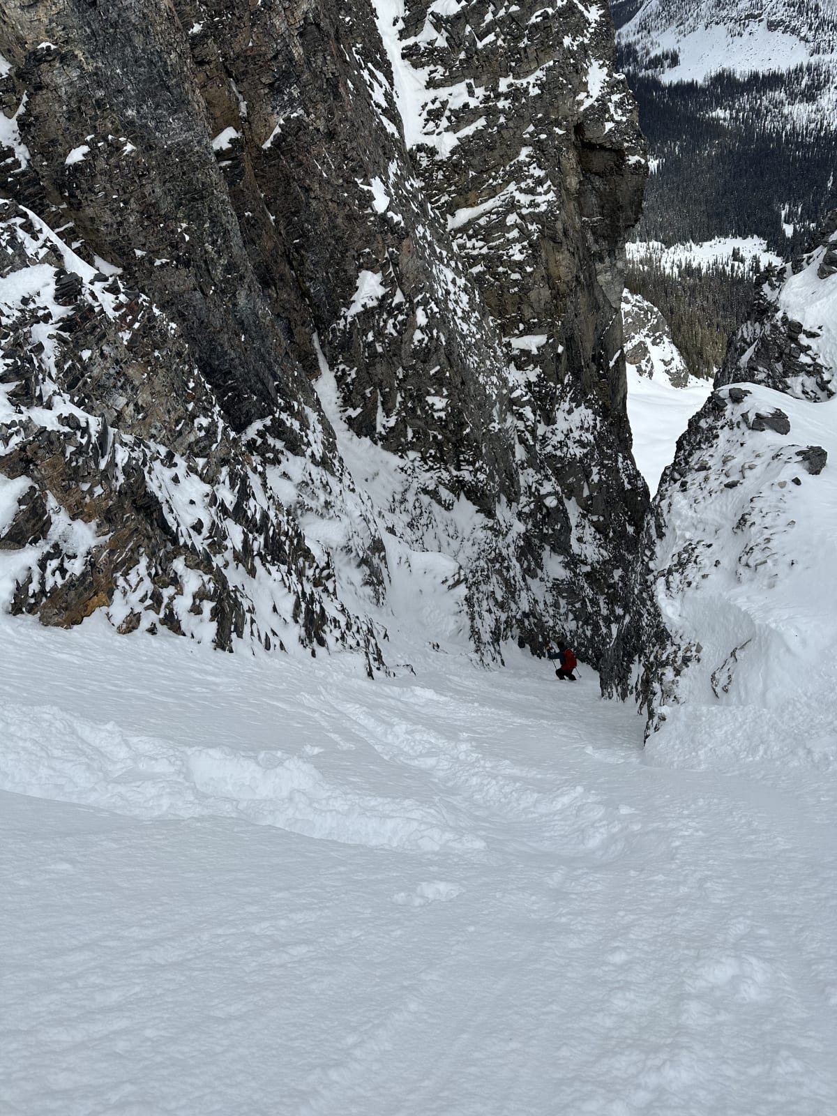 In the Couloir, we found a decent amount 20-30cm of snow with a solid crust underfoot. Made for some sporty turns.