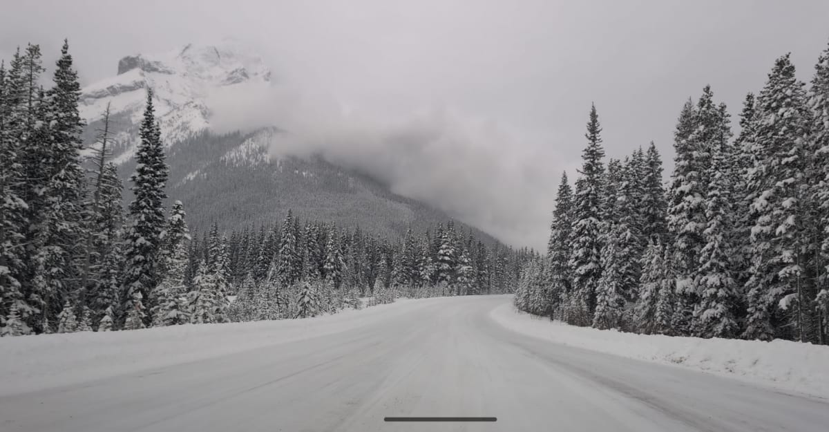 Estimated natural Sz 3 observed from Smith Dorrien coming off of Mount Murray above the moraines. 300ft tall powder cloud. Did not observe the debris.  