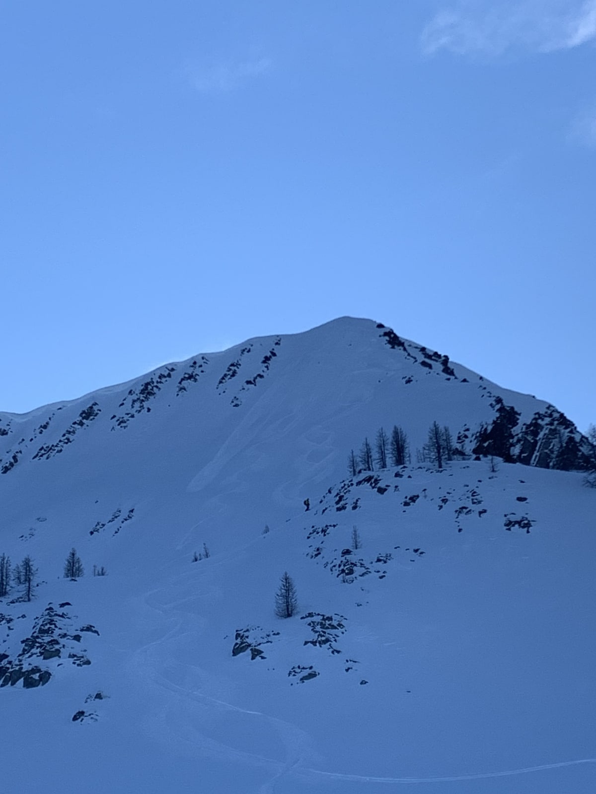 Frosty NE face, loose dry