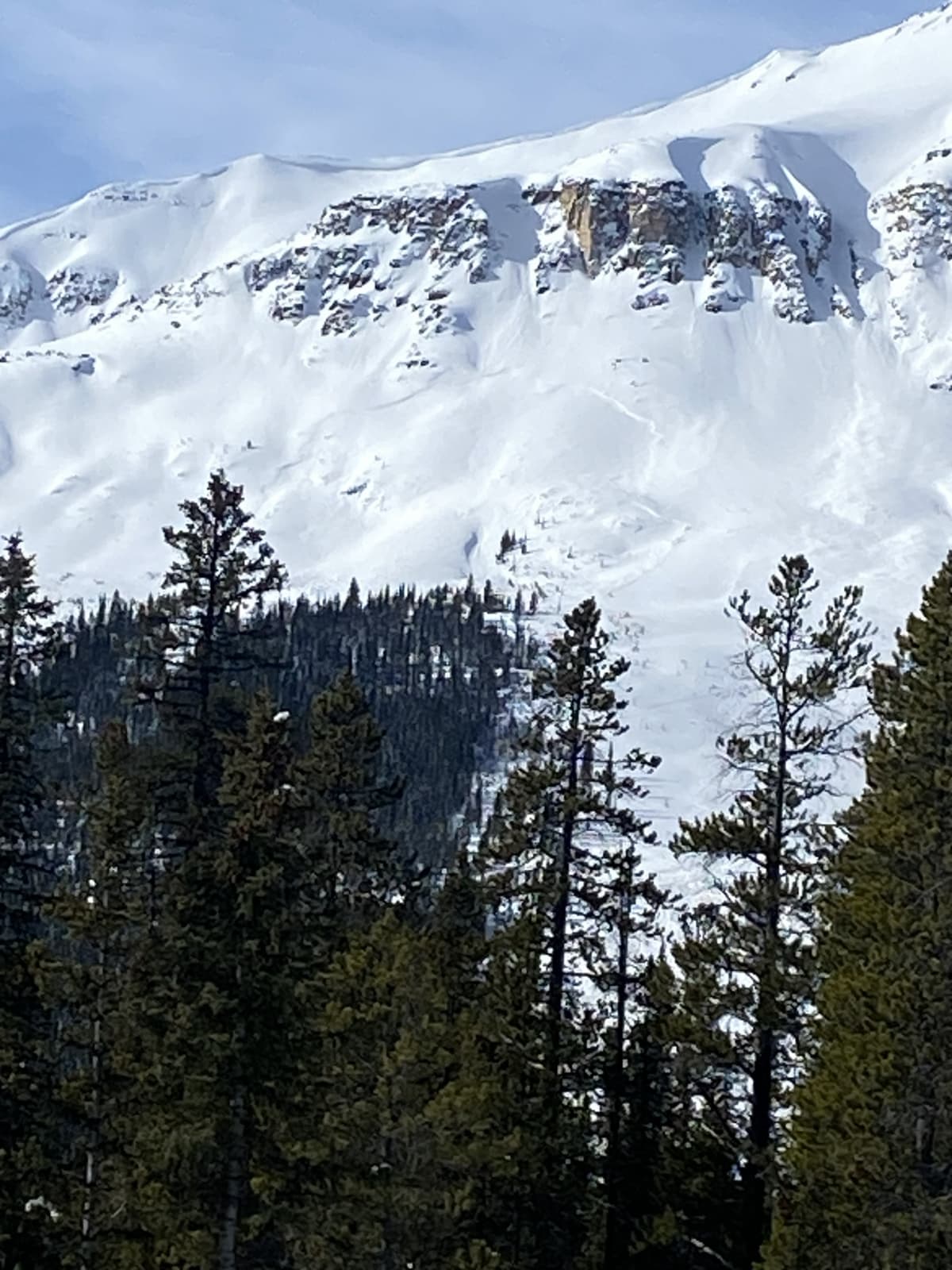 Bow Peak south sz 2+ 2400m NE 