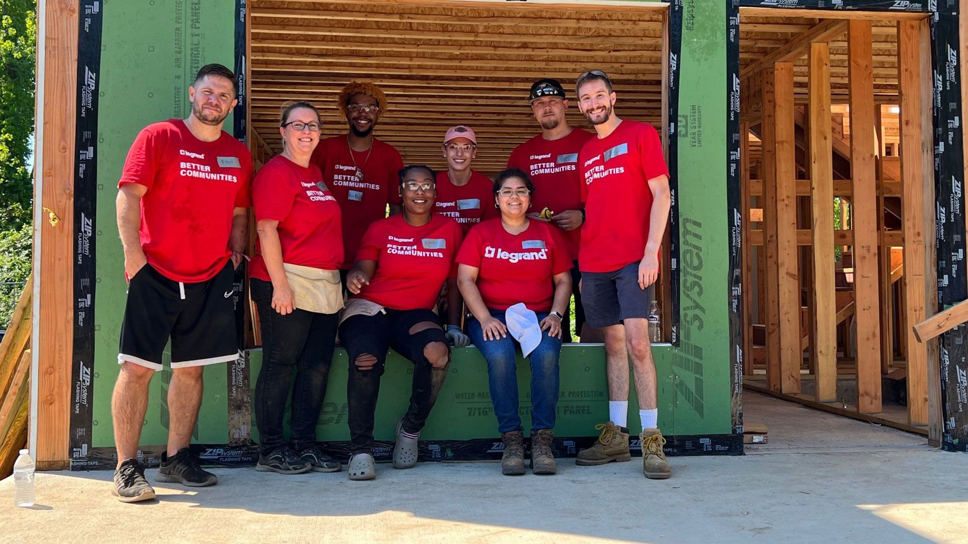 Legrand employees volunteering
