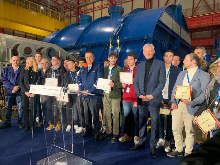 Remise de bourses d'études nucléaires à Penly en présence de Bruno Lemaire