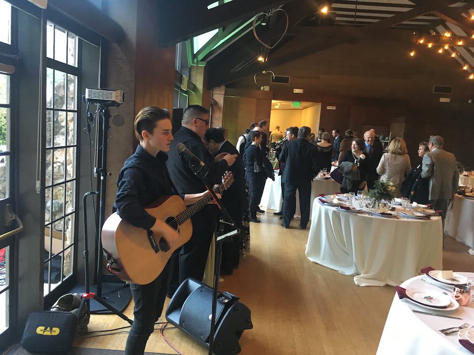 Lorenzo Wood performing at a 2017 wedding in Berkeley, CA