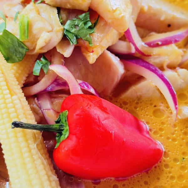 Ceviche de pescado en leche de tigre con elote baby y chile
