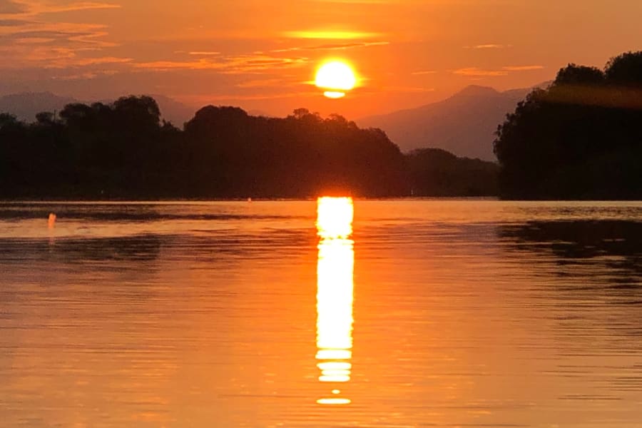 Atardecer sobre la laguna