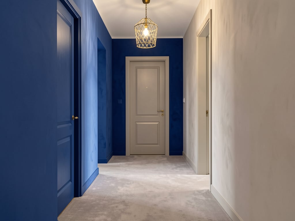 Couloir entrée bleu Majorelle Maroc 2026