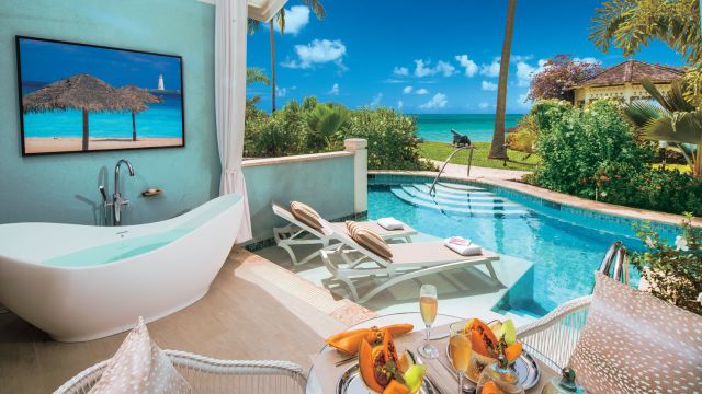 Beachfront Crystal Lagoon Swim-up Butler Room w/ Patio Tranquility Soaking Tub