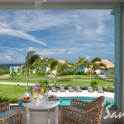 Amante One Bedroom Oceanview Swim-up Butler Grande Suite with Patio 