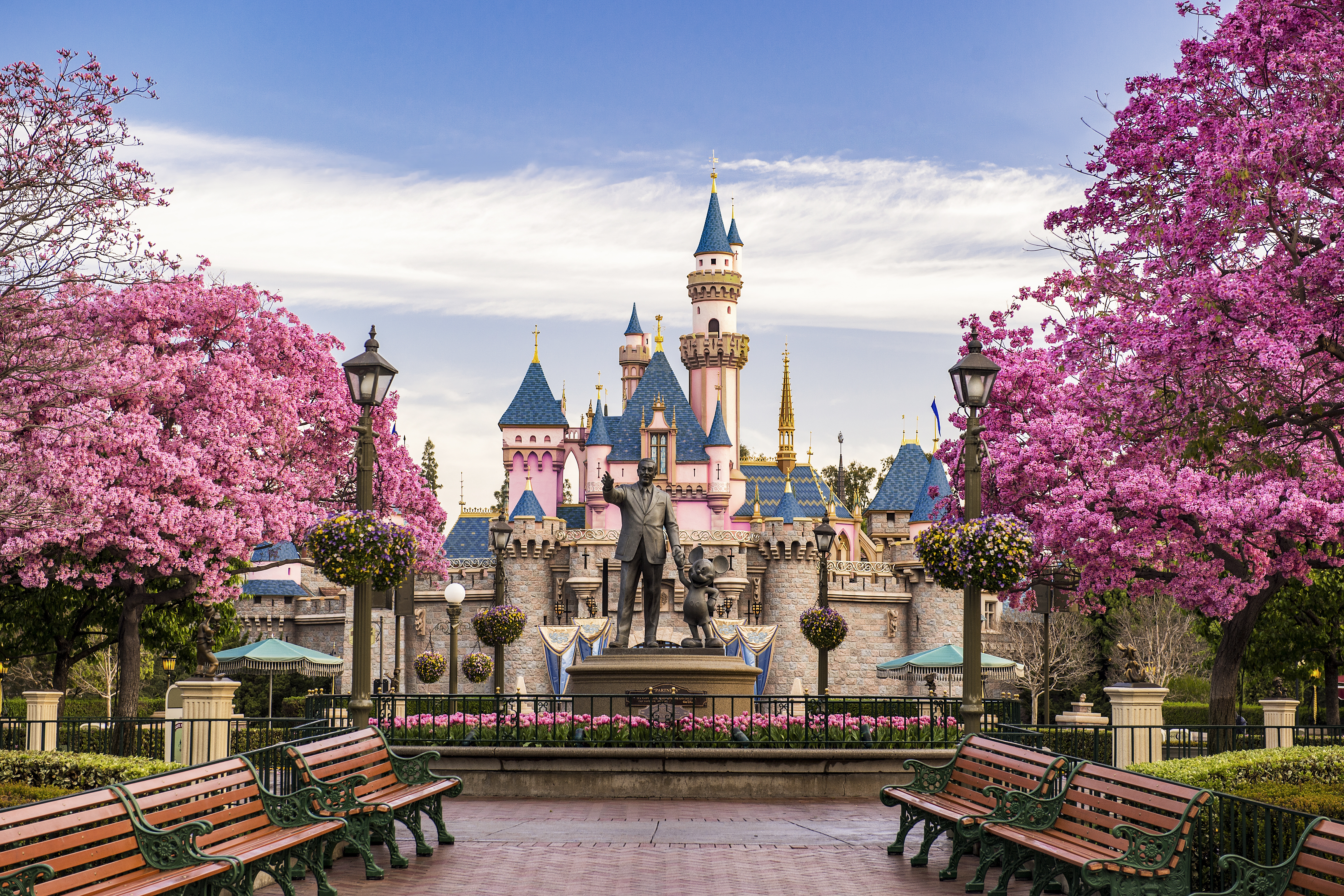 Save up to 25% at Disneyland Resort Hotels!